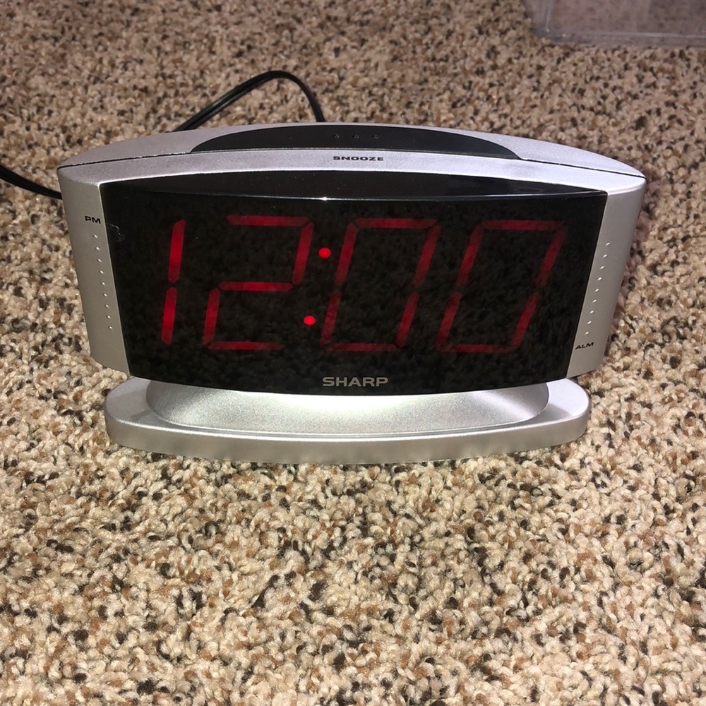 Sharp alarm clock - Picture 2 of 3